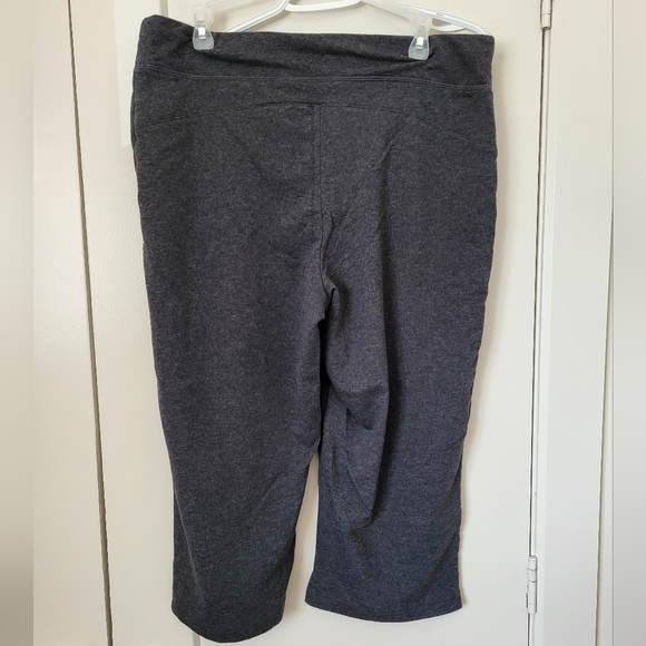 Danskin Cropped Pants - Picture 2 of 11